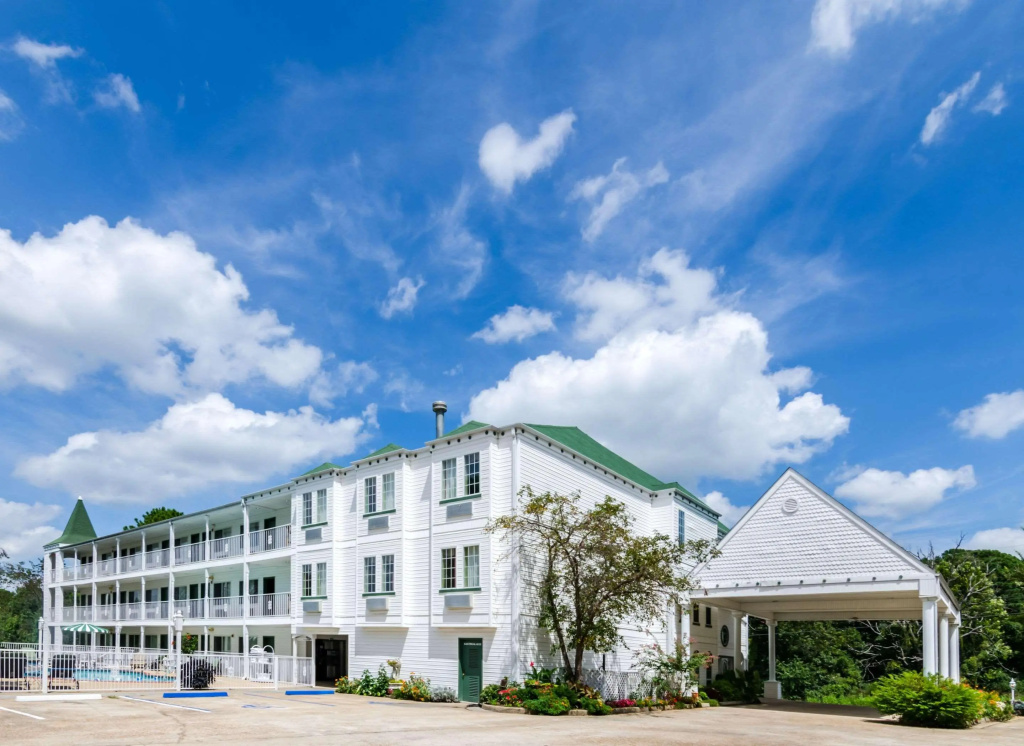 photo 1 of Quality Inn Eureka Springs South