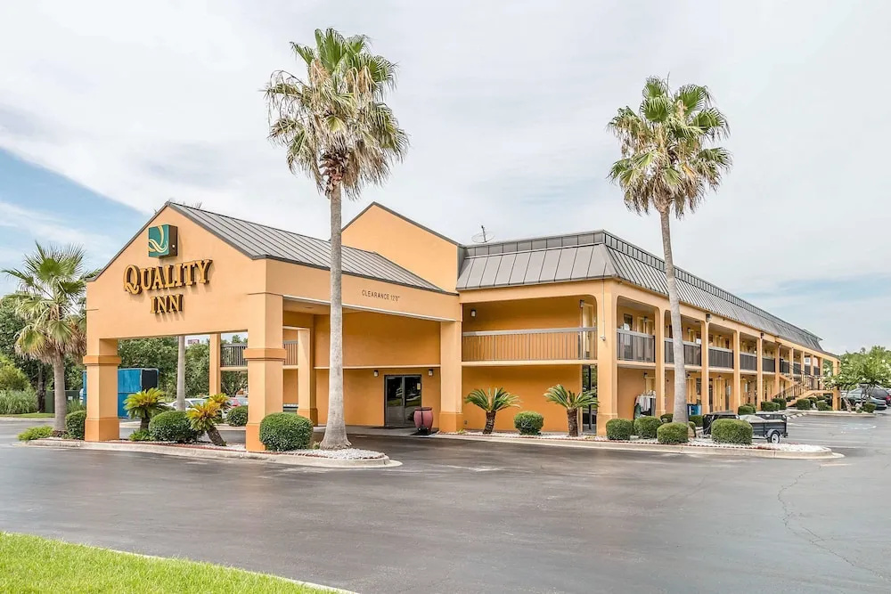 photo 1 of Quality Inn Gateway
