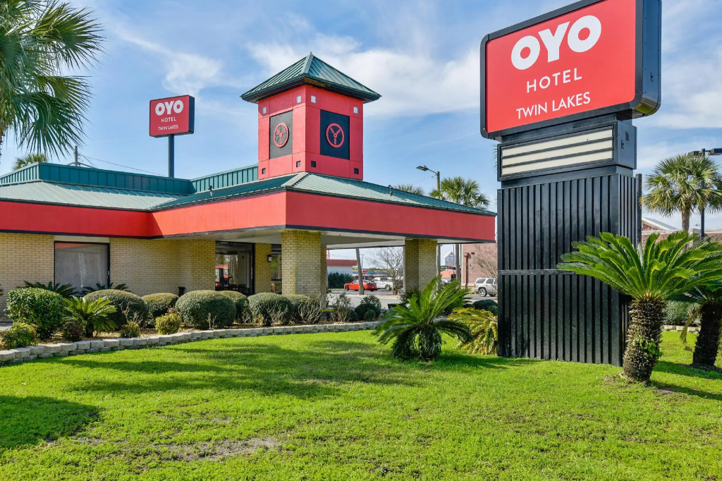 photo 1 of OYO Hotel Lake Park/Valdosta I-75, Exit 5