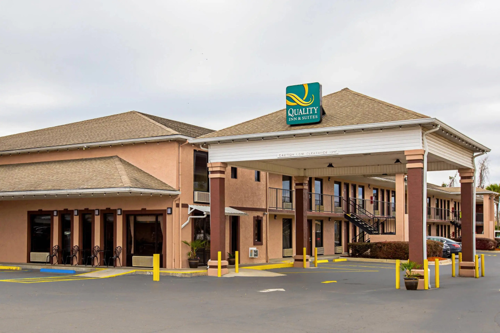 photo 1 of Quality Inn & Suites Live Oak I-10 Exit 283