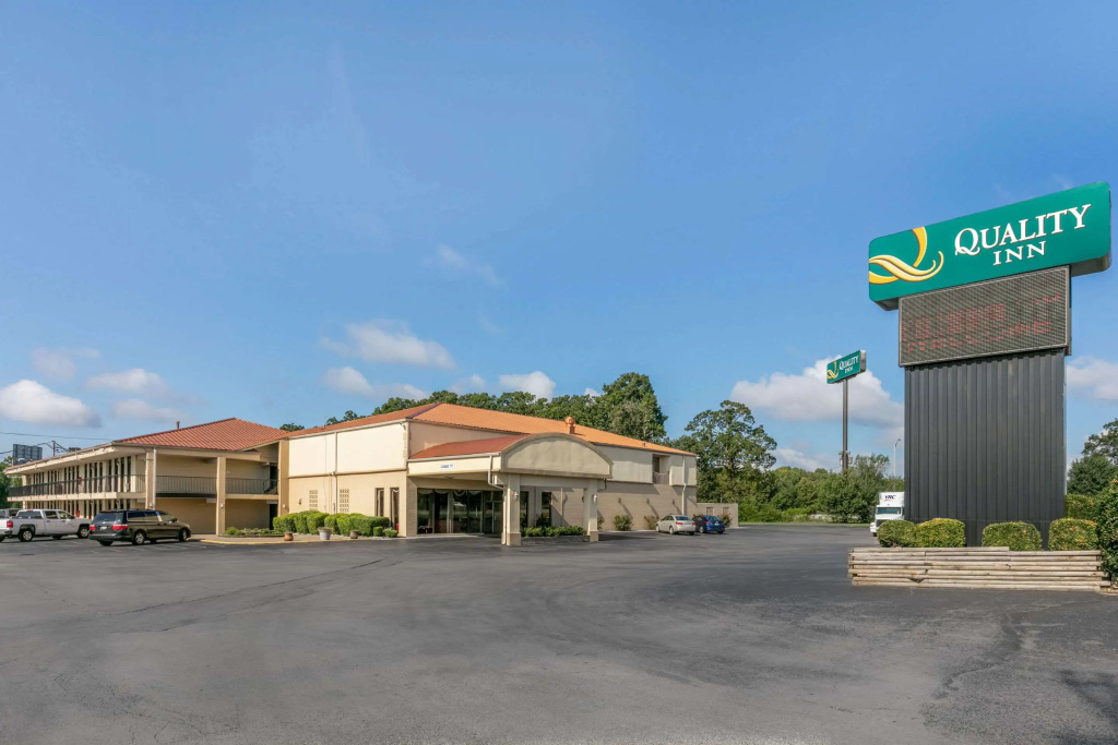 photo 1 of Red Roof Inn Manchester, TN