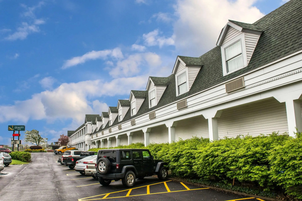 photo 1 of Quality Inn Pittsburgh Airport