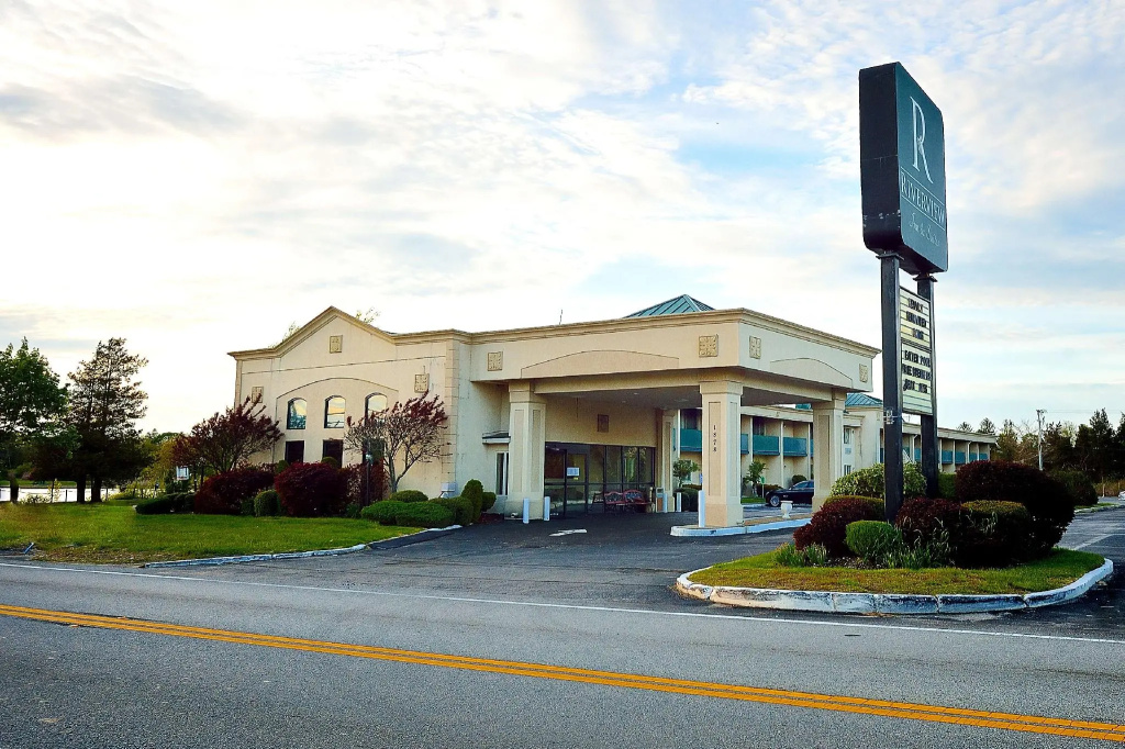 photo 1 of Riverview Inn & Suites