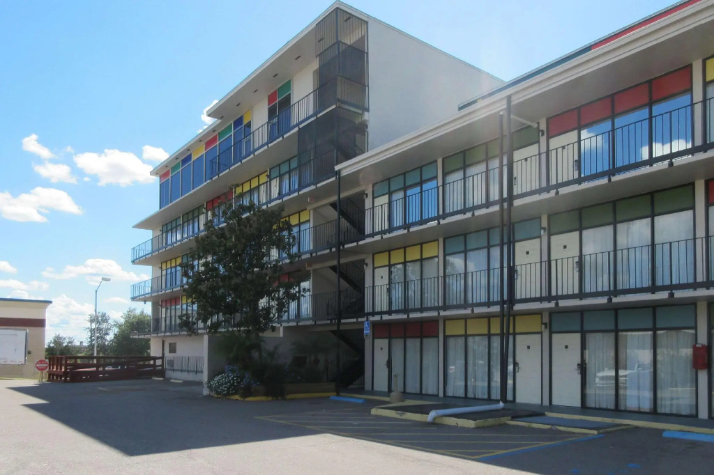 photo 1 of The Block215