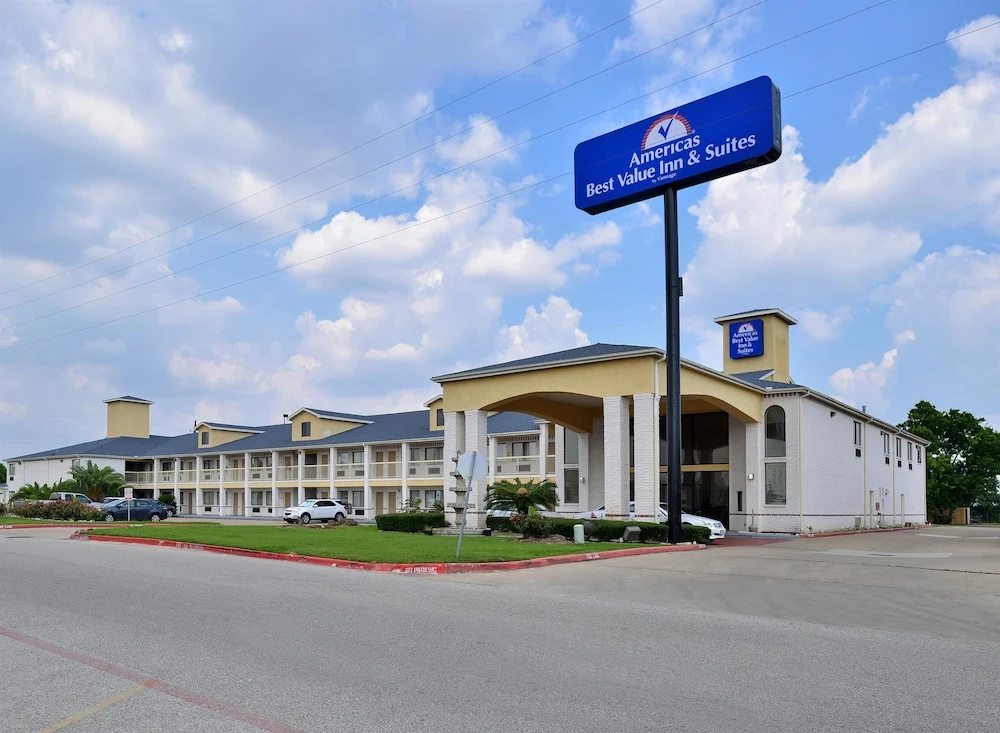 photo 1 of Quality Inn & Suites