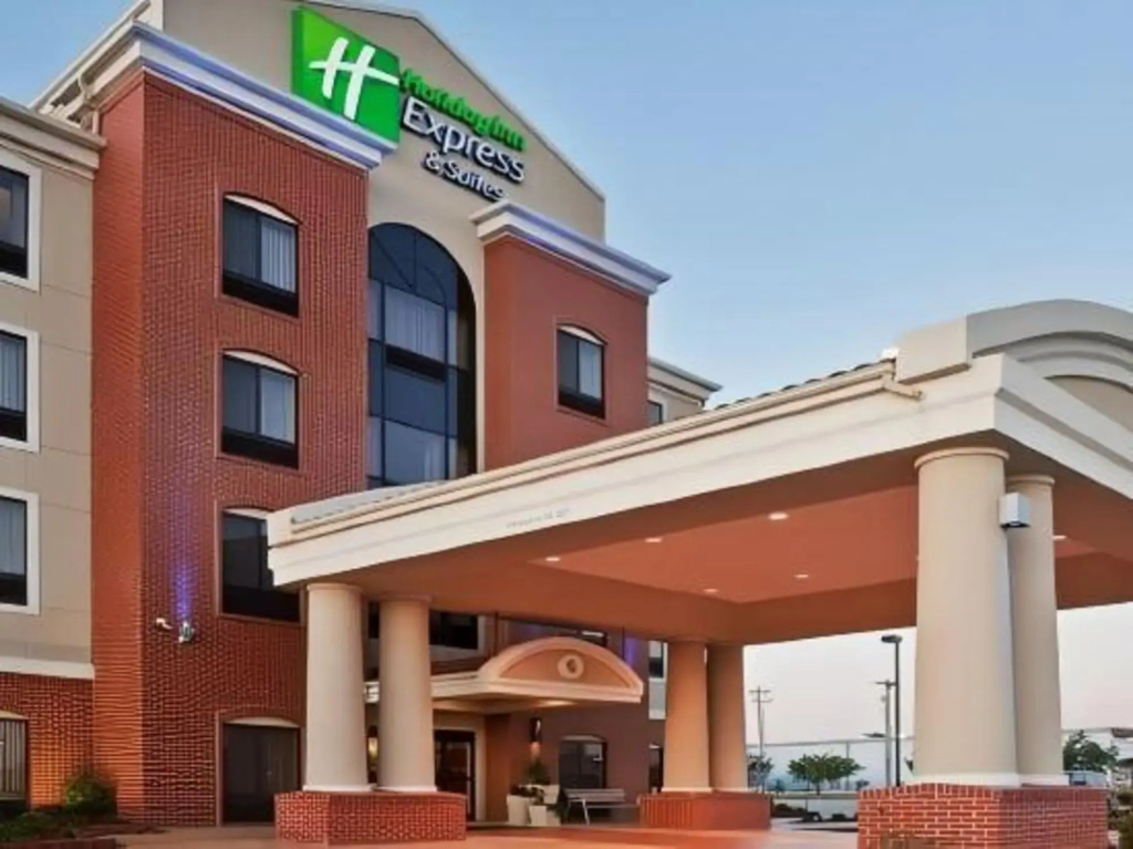 photo 1 of Quality Inn & Suites