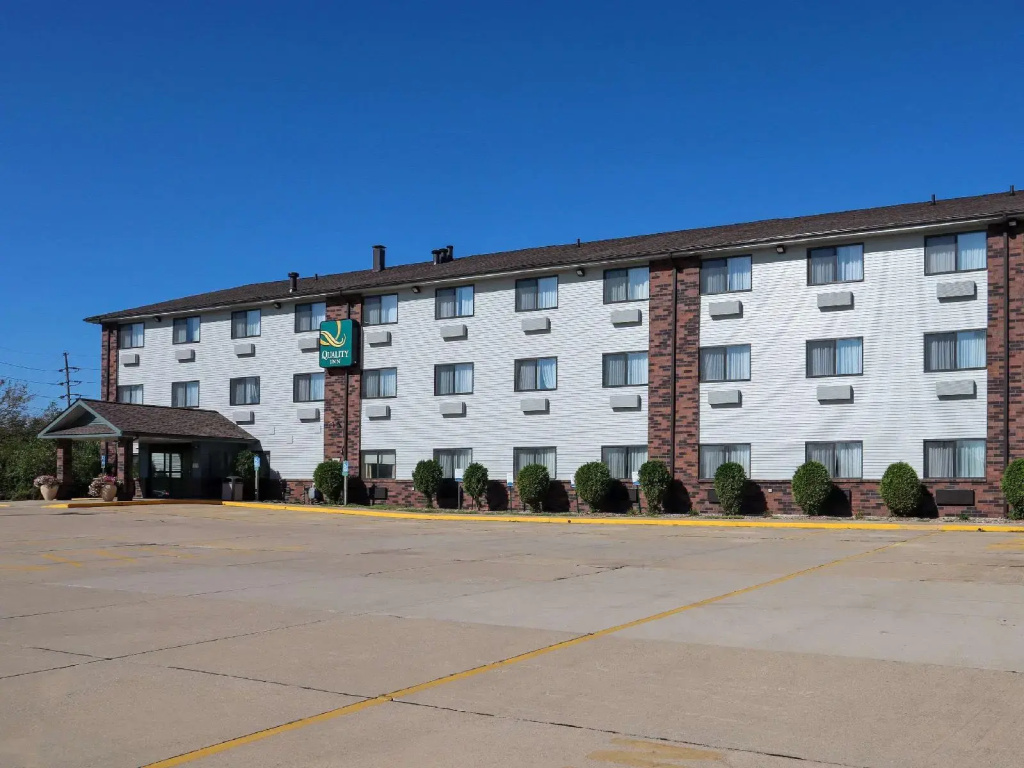 photo 1 of Quality Inn & Suites Bloomington