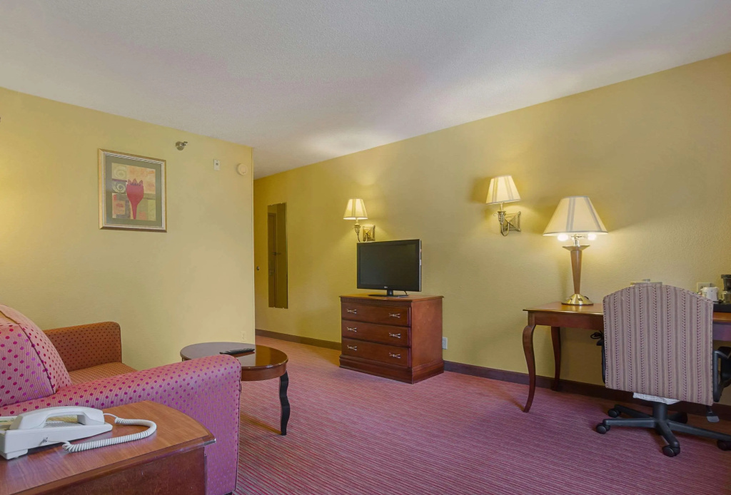 photo 1 of Quality Inn & Suites (Durham)
