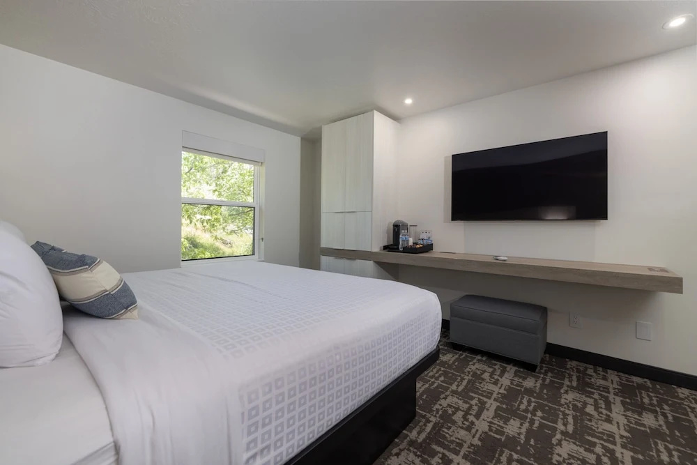 photo 1 of Montclair Inn & Suites