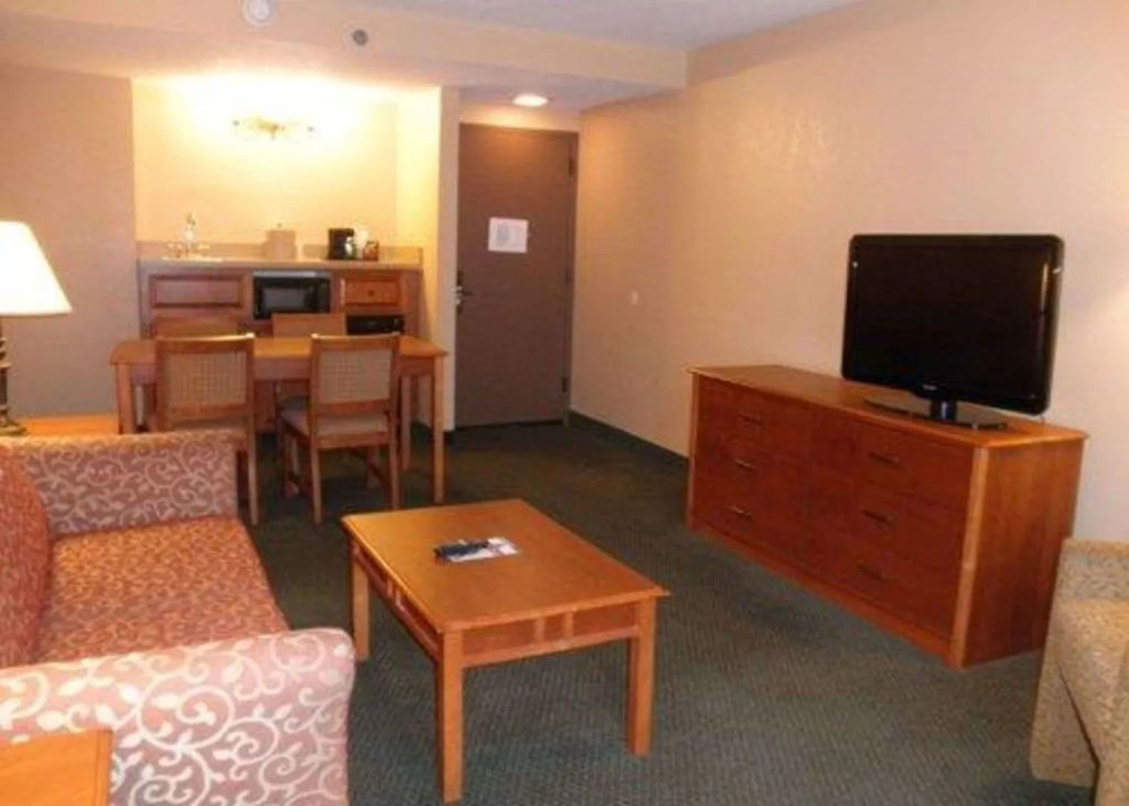 photo 1 of Quality Inn & Suites St. Louis