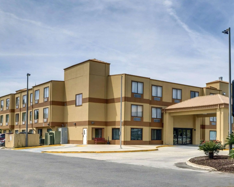 photo 1 of Quality Suites Baton Rouge East - Denham Springs
