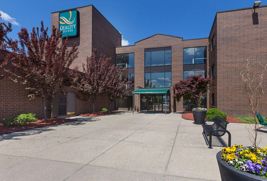 photo 1 of Quality Suites Lansing West