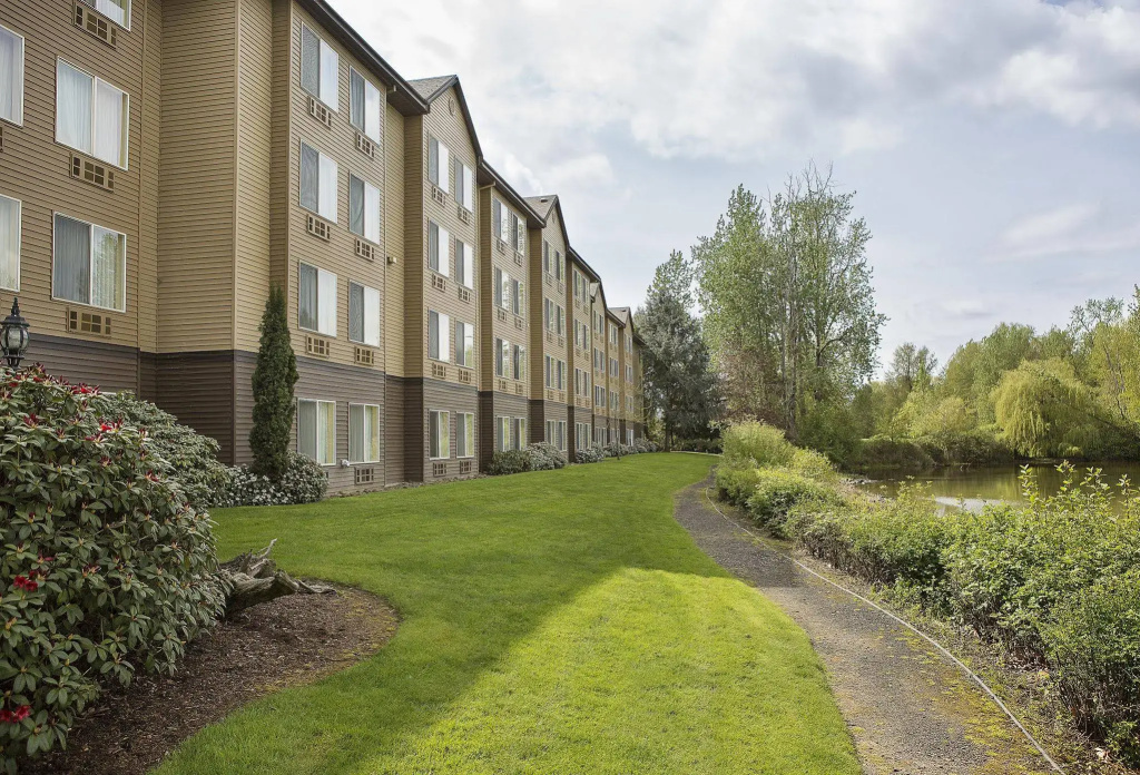 photo 1 of Radisson Hotel Portland Airport
