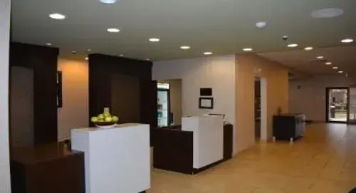 photo 1 of 丽笙亨茨维尔机场酒店(Radisson Hotel Huntsville Airport)