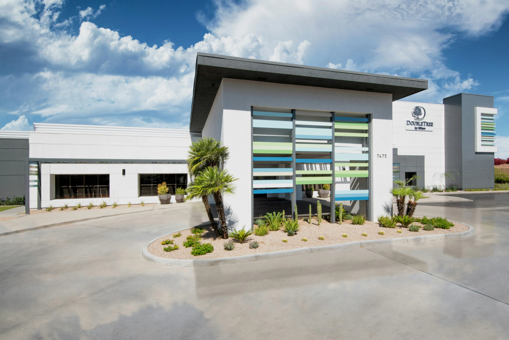 photo 1 of DoubleTree by Hilton Phoenix Chandler
