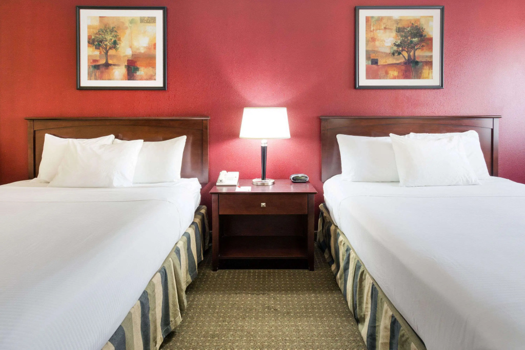 photo 1 of Ramada by Wyndham Bettendorf