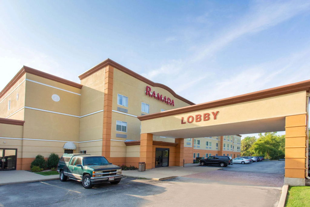 photo 1 of Ramada by Wyndham Glendale Heights/Lombard