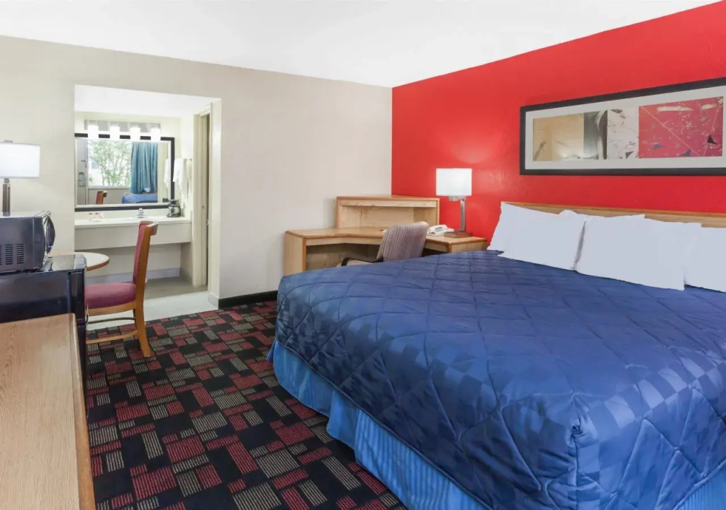 photo 1 of Ramada by Wyndham Clinton