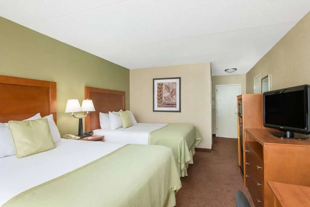 photo 1 of Ramada Ellsworth
