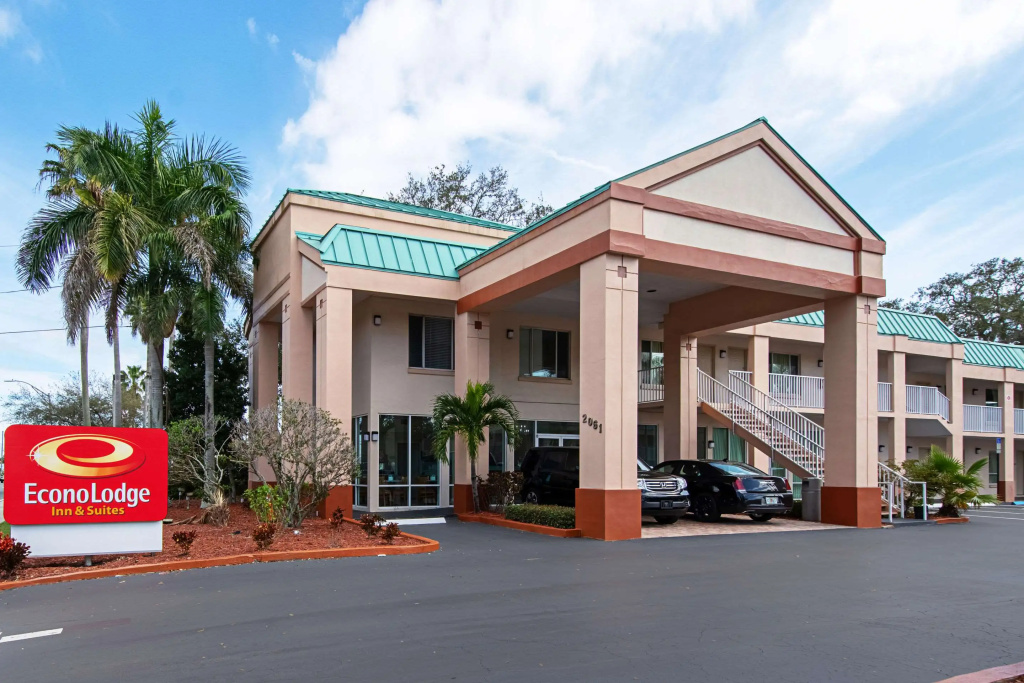 photo 1 of Econo Lodge Inn & Suites Clearwater Central