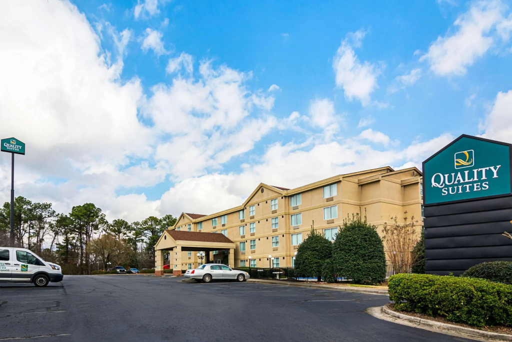 photo 1 of Quality Suites Atlanta Airport East