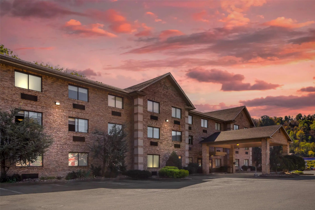 photo 1 of Comfort Inn Huntington near University area
