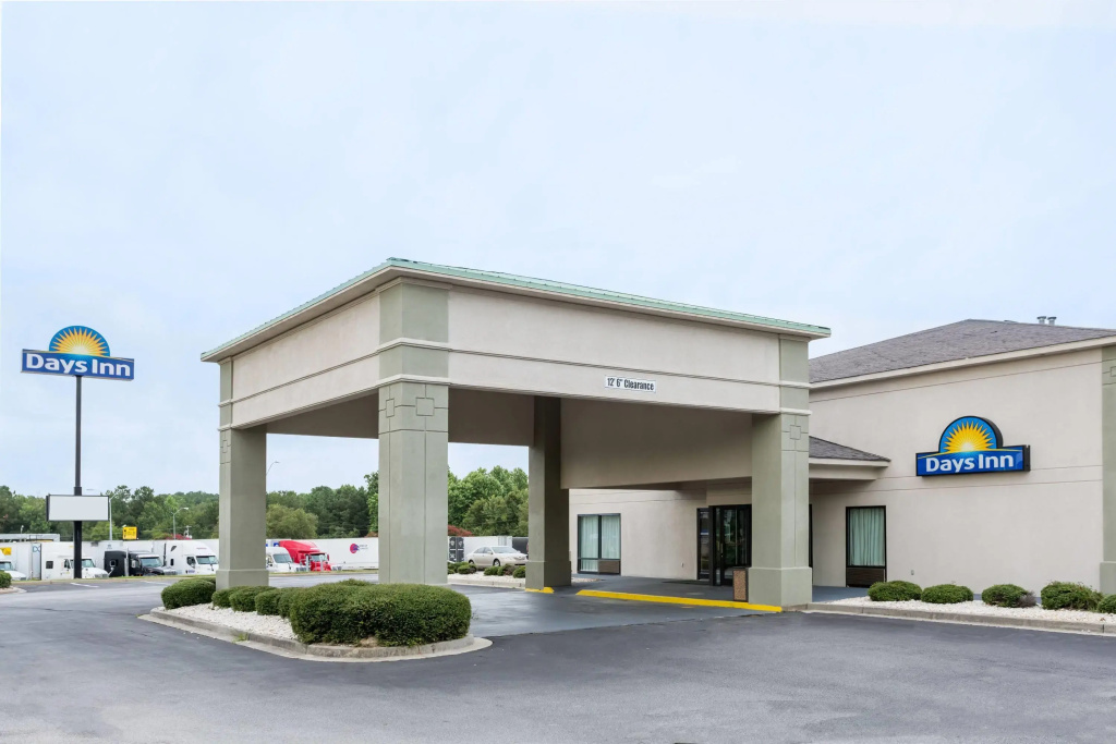photo 1 of Days Inn by Wyndham Lugoff
