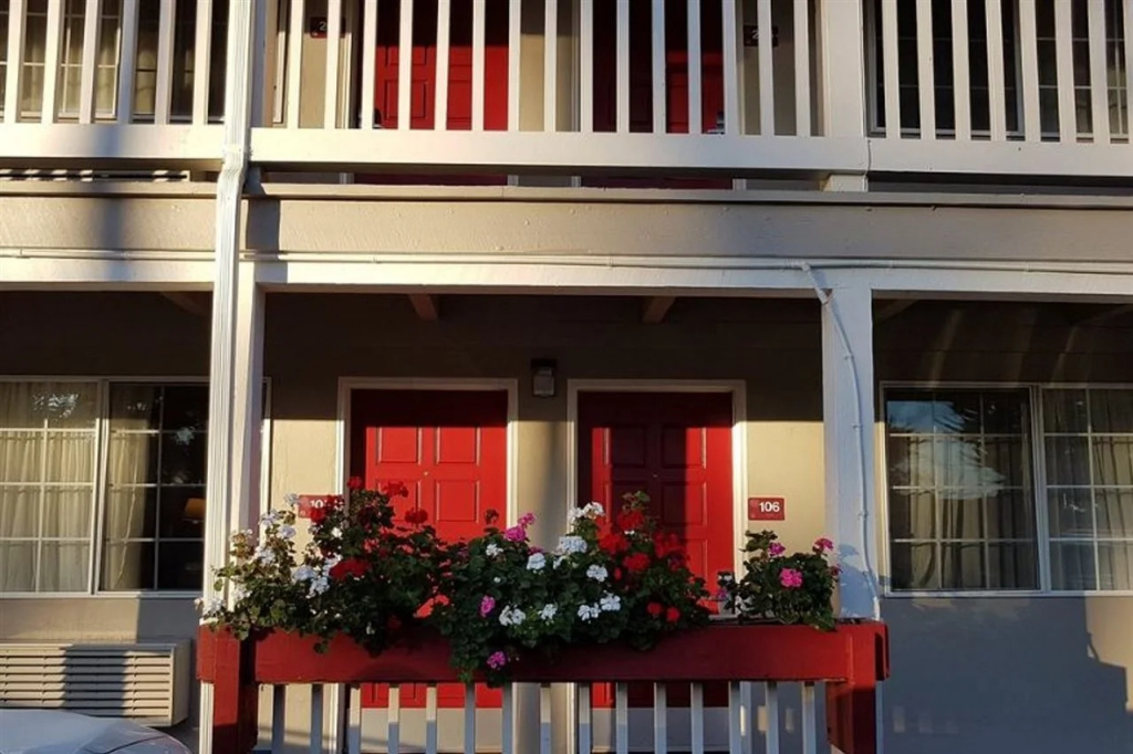 photo 1 of Pelican Inn Monterey