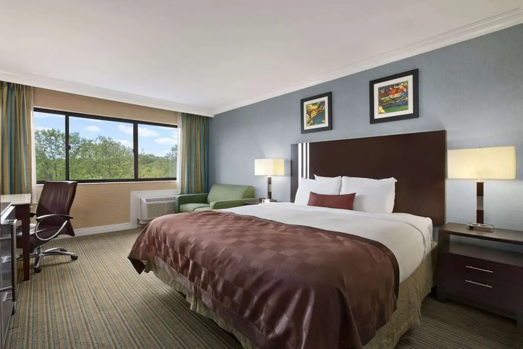 photo 1 of Ramada Plaza Holtsville Long Island (ex.crowne Plaza Long Island Macarthur Arpt)