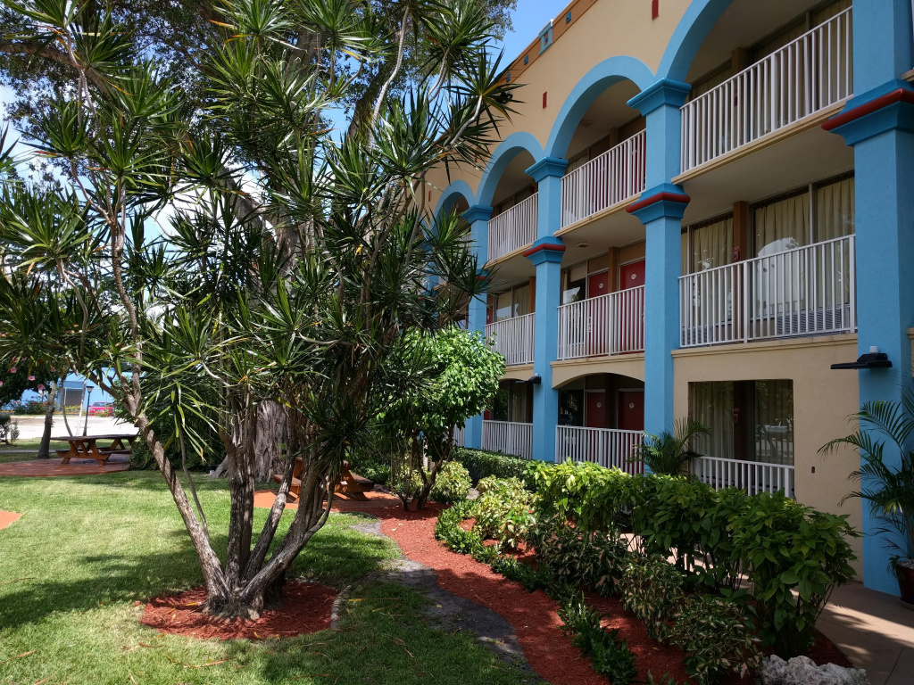 photo 1 of Red Carpet Inn Airport and Cruise Port Hotel Fort Lauderdale