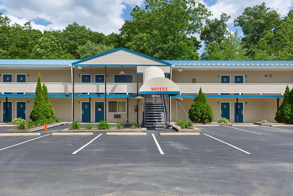photo 1 of Rodeway Inn Milford - I-84