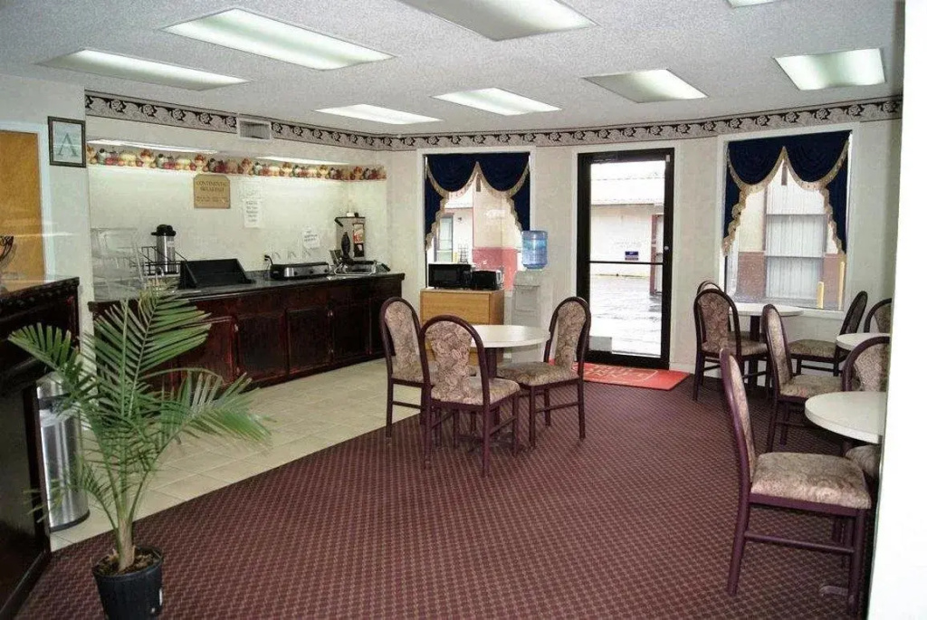 photo 1 of Red Carpet Inn