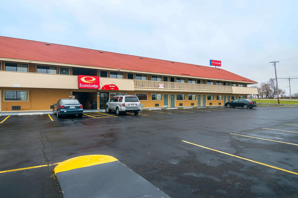 photo 1 of Econo Lodge South Holland