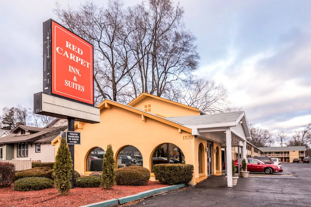 photo 1 of Red Carpet Inn & Suites - Albany Airport