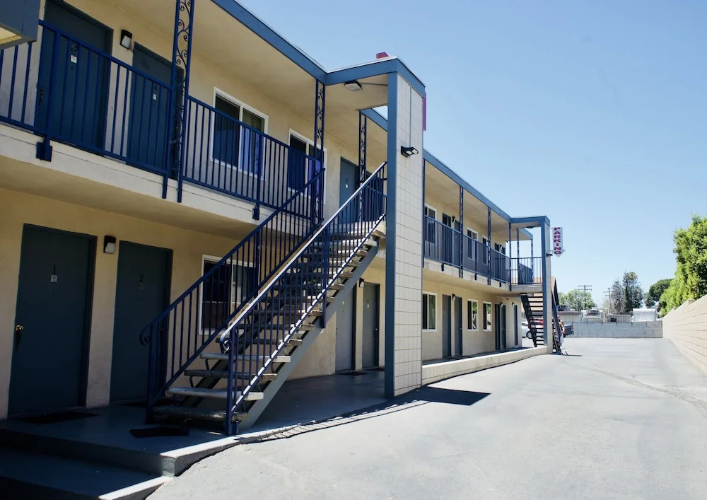 photo 1 of Red Carpet Motel
