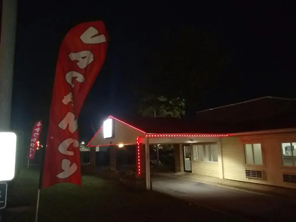 photo 1 of Red Crown Inn