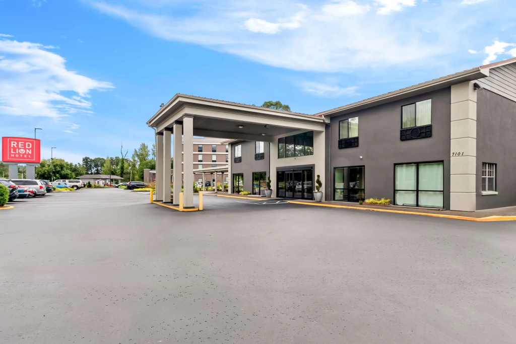photo 1 of Red Lion Hotel Portland Airport