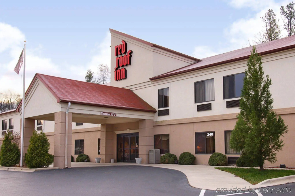 photo 1 of Red Roof Inn Hendersonville
