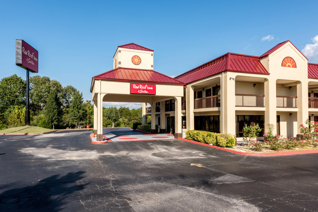 photo 1 of Red Roof Inn & Suites Clinton, TN