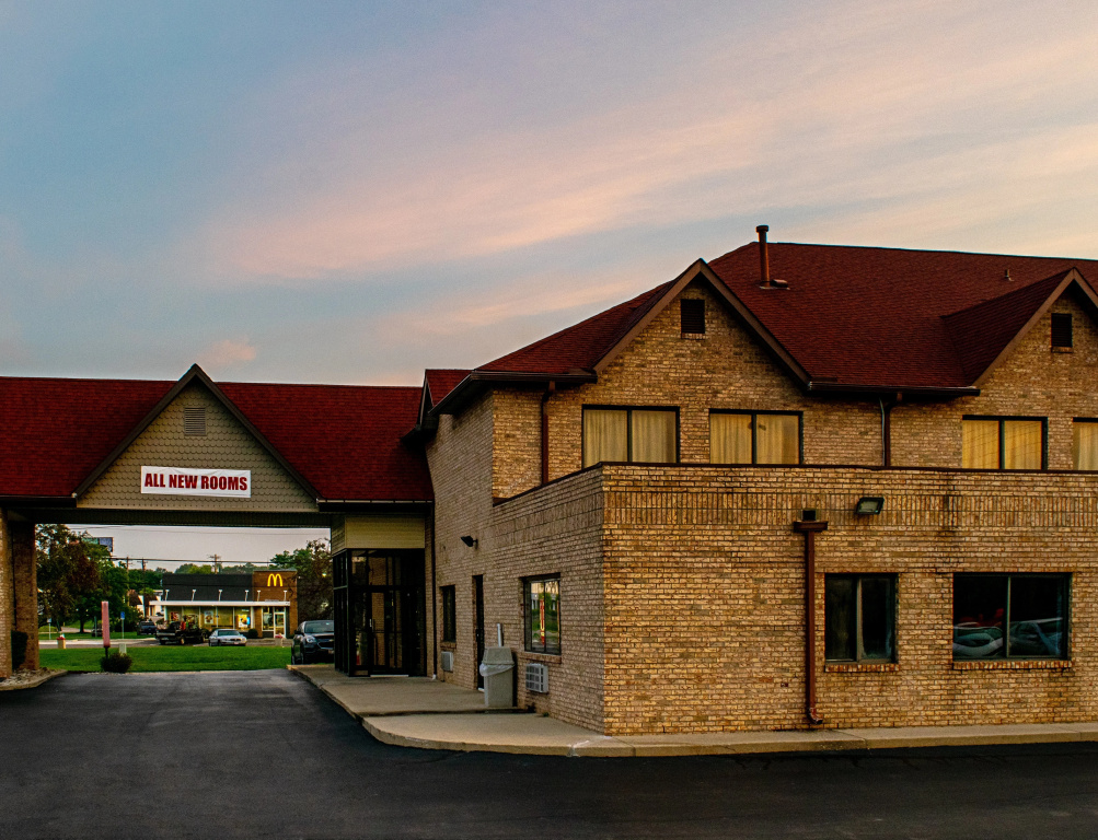 photo 1 of Red Roof Inn & Suites Middletown - Franklin