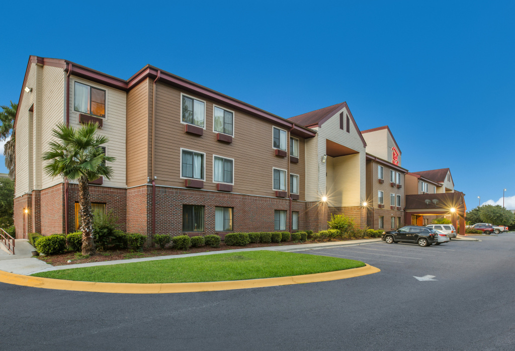 photo 1 of Red Roof Inn & Suites Savannah Airport