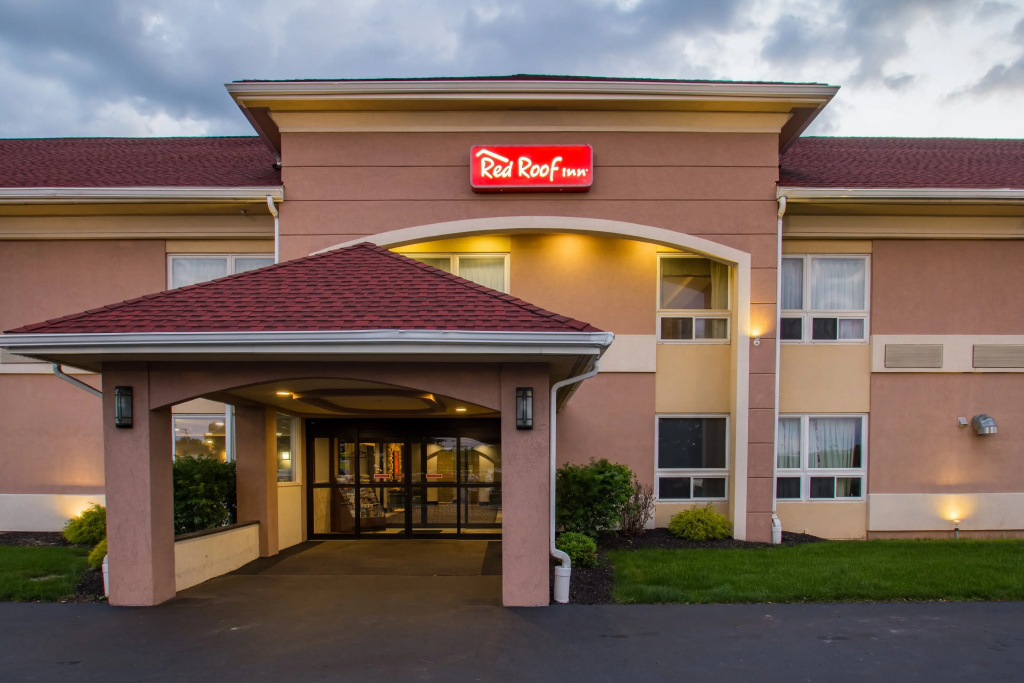 photo 1 of Red Roof Inn Batavia