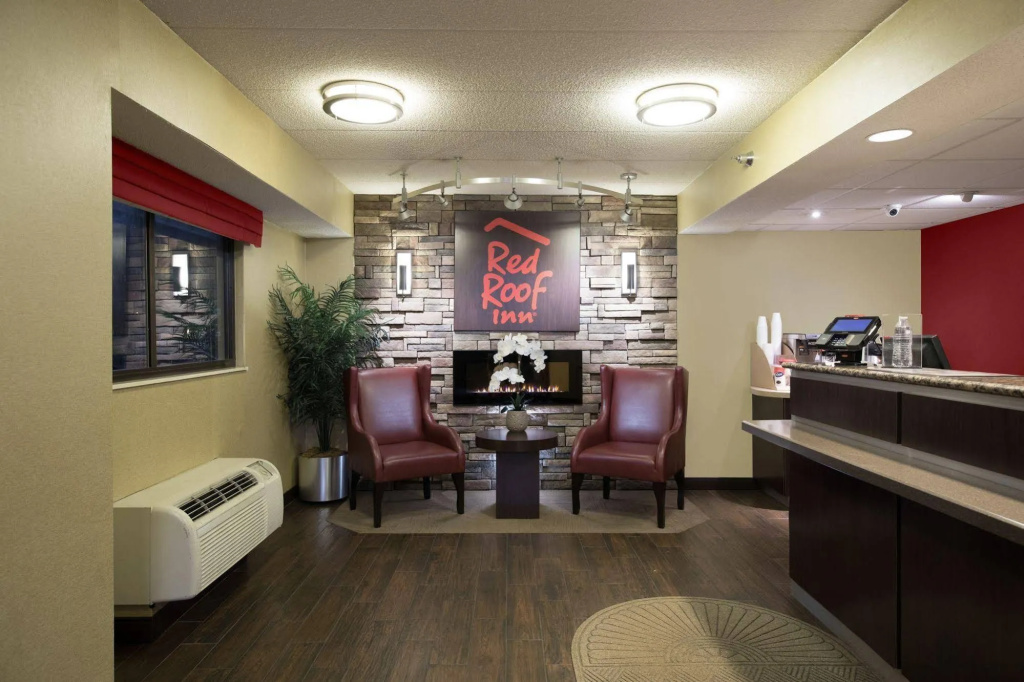 photo 1 of Red Roof Inn Cincinnati Northeast - Blue Ash