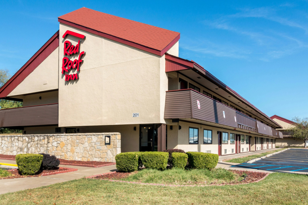 photo 1 of Red Roof Inn Columbia, MO