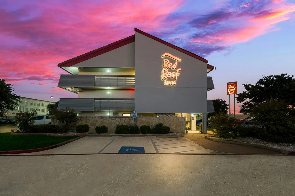 photo 1 of Red Roof Inn Dallas - DFW Airport North