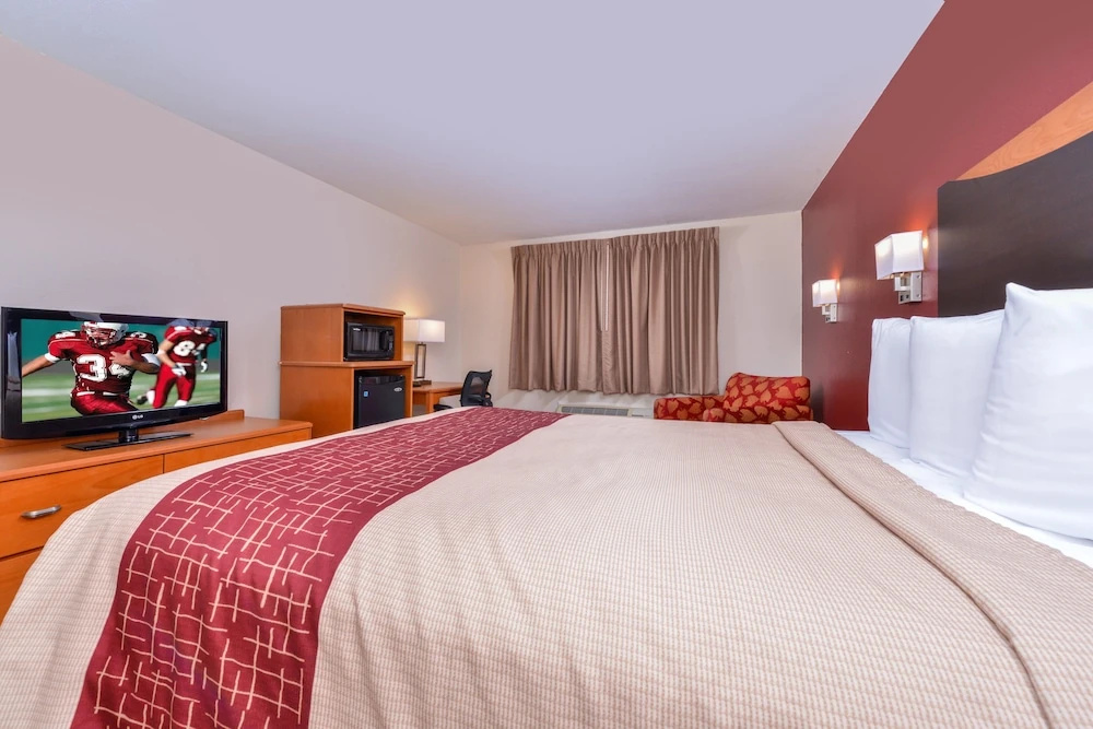 photo 1 of Red Roof Inn & Suites Danville, IL