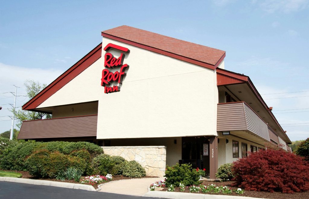 photo 1 of Red Roof Inn Detroit - Farmington Hills