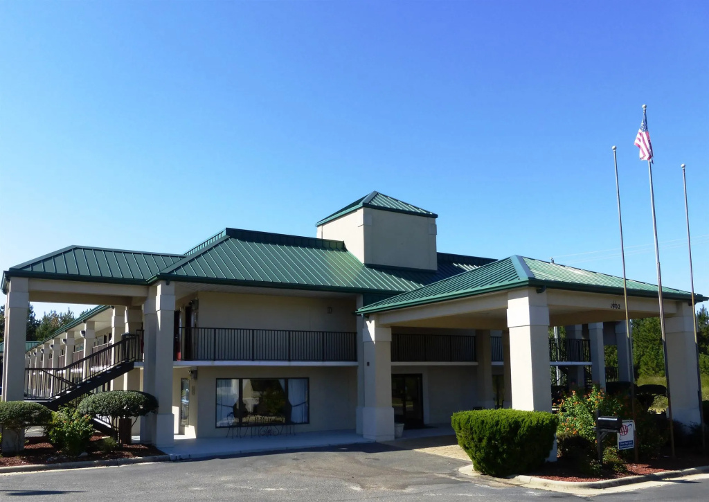 photo 1 of Red Roof Inn Fayetteville I-95
