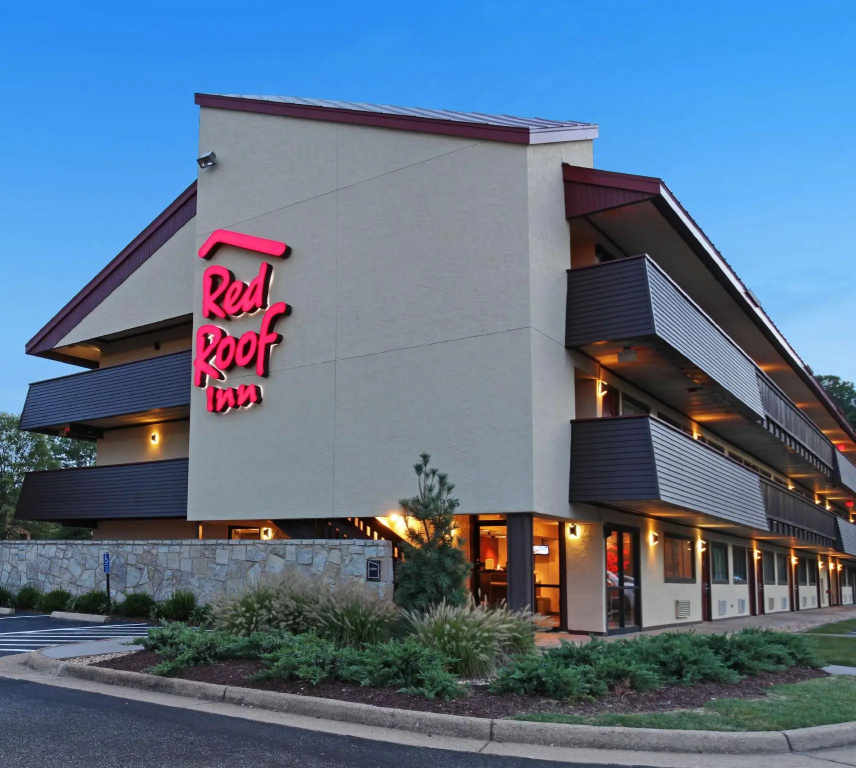 photo 1 of Red Roof Inn Hampton Coliseum & Convention Center