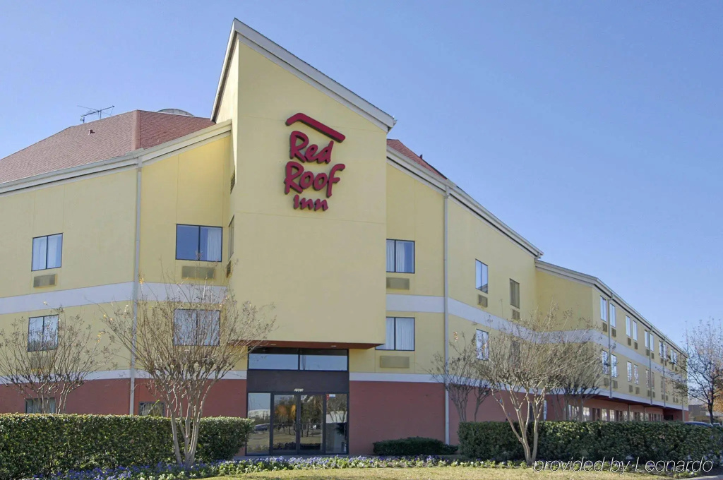 photo 1 of Red Roof Inn Houston - Westchase